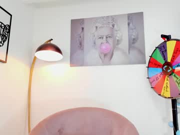 girl
        missniley cam image #3465048