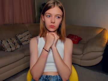 girl
        liliandaniels cam image #2893597