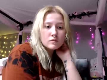 girl
        myymelodyy666 cam image #612518