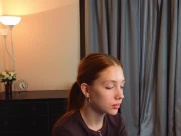 girl
        shirleywhitney cam image #1718407