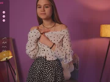 girl
        alisia_spinnet cam image #2065135