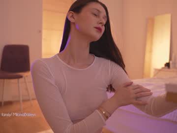 girl
        milanabaileys cam image #2933126
