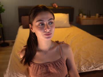 girl
        tessarosse_ cam image #2170646