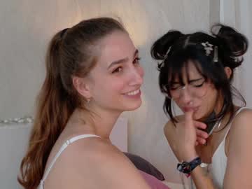 girl
        breeding_material cam image #3209624