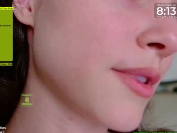 girl
        demurelixir cam image #4615527