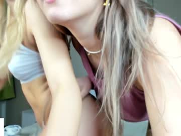 girl
        hailey_wells cam image #1086104