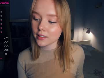 girl
        sun_shiiine cam image #874833