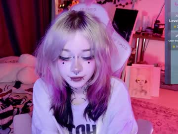 girl
        lollyshy__ cam image #3667936