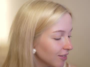 girl
        my_stella cam image #3292623
