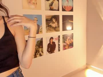 girl
        little_effy18 cam image #1095822