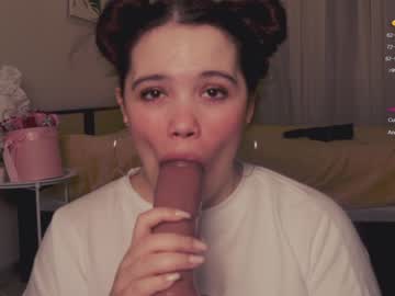 girl
        chery_lady22 cam image #2106956