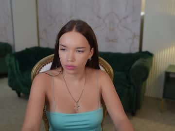 girl
        stella_elegance cam image #3449956