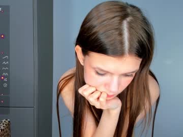 girl
        sloanesharp cam image #3311536