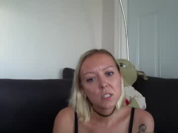 girl
        keelskinley cam image #175900