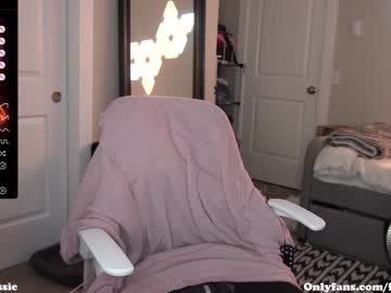 girl
        fiery_redhead cam image #2546414