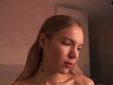 girl
        shiningstarrr cam image #4008903