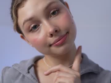 girl
        april_blush cam image #2624885