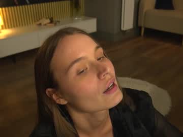 girl
        lisa_schiele cam image #4442081