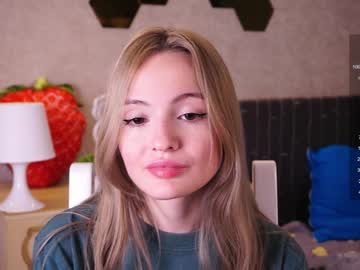 girl
        esmeblond cam image #3168567