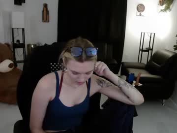 girl
        kountrybunny cam image #1704015