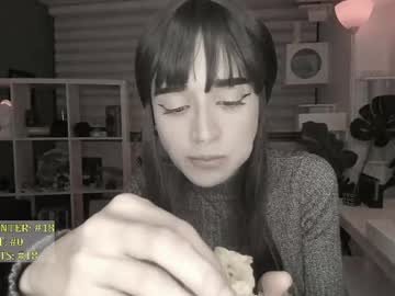 girl
        lonelly_lolly98 cam image #4463756