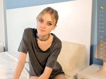 girl
        beckyherington cam image #2761907