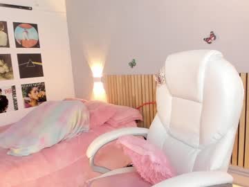 girl
        little_effy18 cam image #1090530