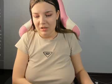girl
        holly_llina cam image #2258718