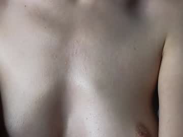 girl
        lauratanguy cam image #3580957