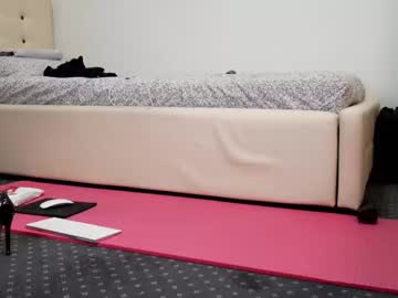 girl
        carmela_fox cam image #437833