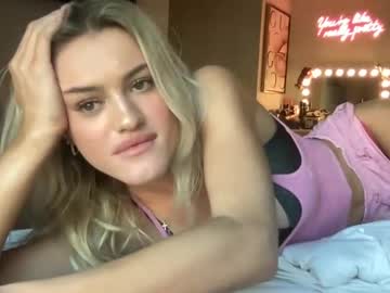 girl
        ellaxxrose cam image #3639011
