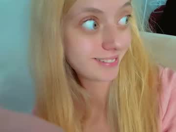 girl
        puff_witch cam image #4447468