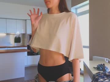 girl
        lucettagibbard cam image #3324069