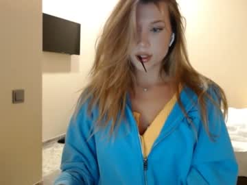 girl
        bitter_moon cam image #951025