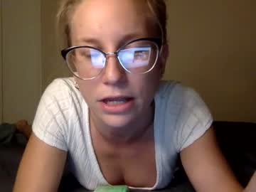girl
        reginaphalange1379 cam image #1518697