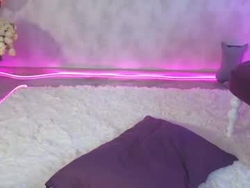 girl
        angelina_new cam image #2068565