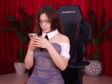 girl
        kittycaitlin cam image #4528872