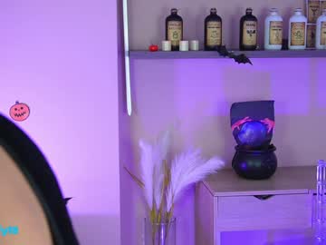 girl
        little_effy18_ cam image #3538316