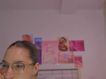 girl
        naalani cam image #4051996