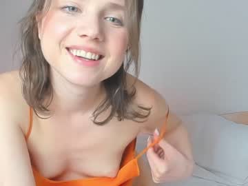girl
        stellawells cam image #1022541