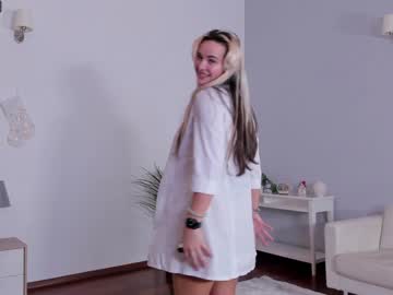 girl
        chloe_groovy cam image #1902225