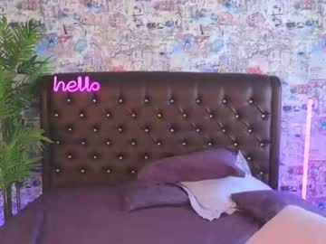 girl
        angelina_new cam image #2853647