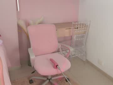 girl
        little_effy18_ cam image #3222155