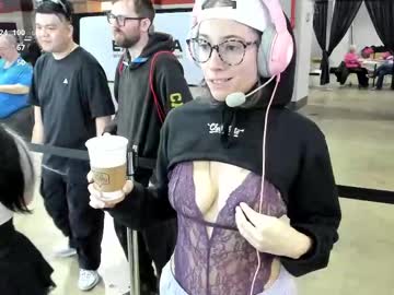 girl
        cidergal69 cam image #4370329