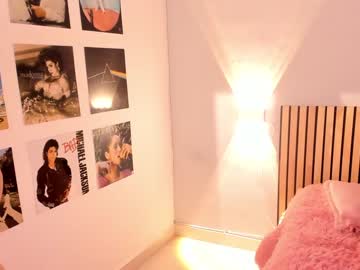 girl
        little_effy18 cam image #1210930