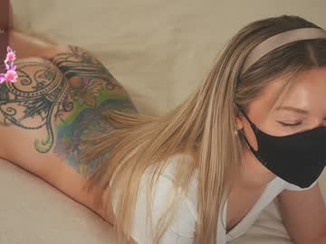 girl
        blondehottiek cam image #3224741