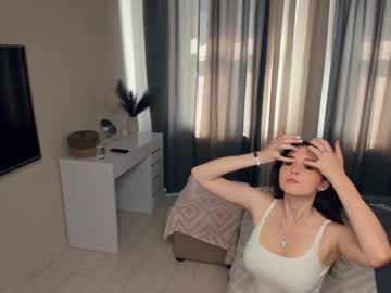 girl
        shadednight cam image #3042380