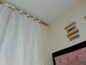 girl
        holly__milk cam image #1786037
