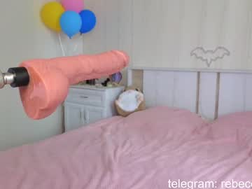 girl
        rebecca_aster cam image #4172166