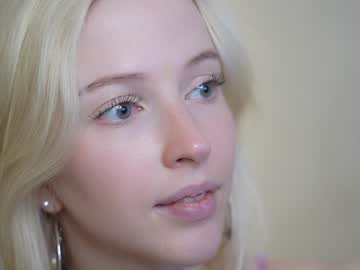 girl
        my_stella cam image #3685885